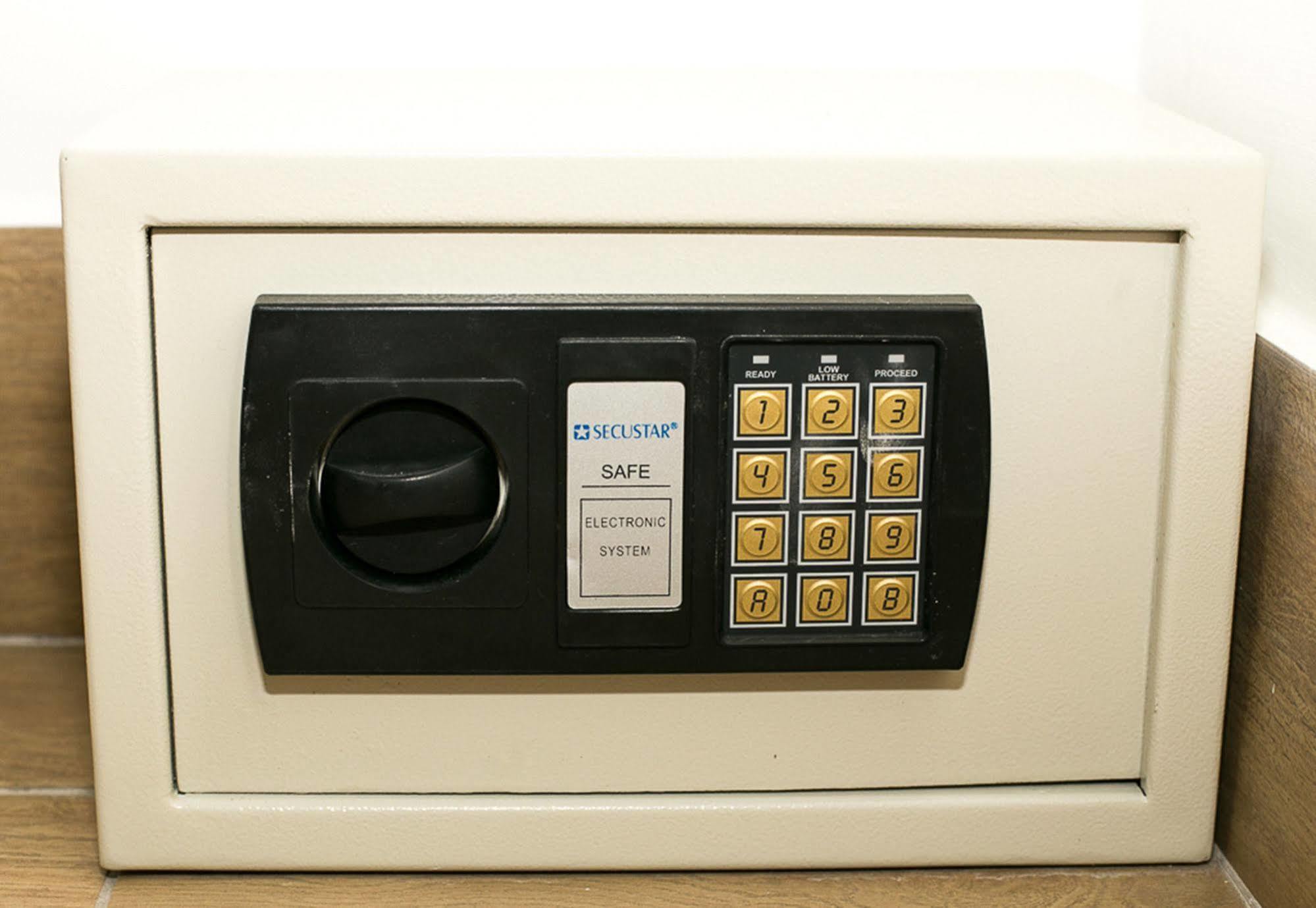 Commodore Suites Simpson Bay Exterior foto